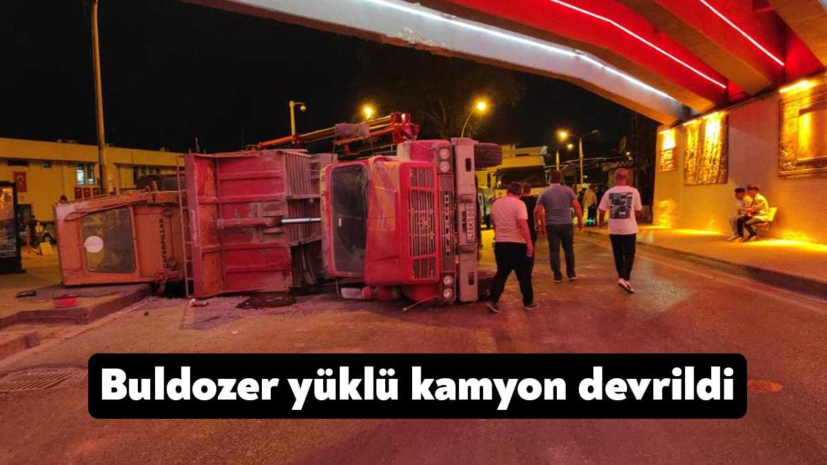 Kocaeli'nin İzmit ilçesinde alt geçit köprüsünün tavanına çarpan buldozer yüklü