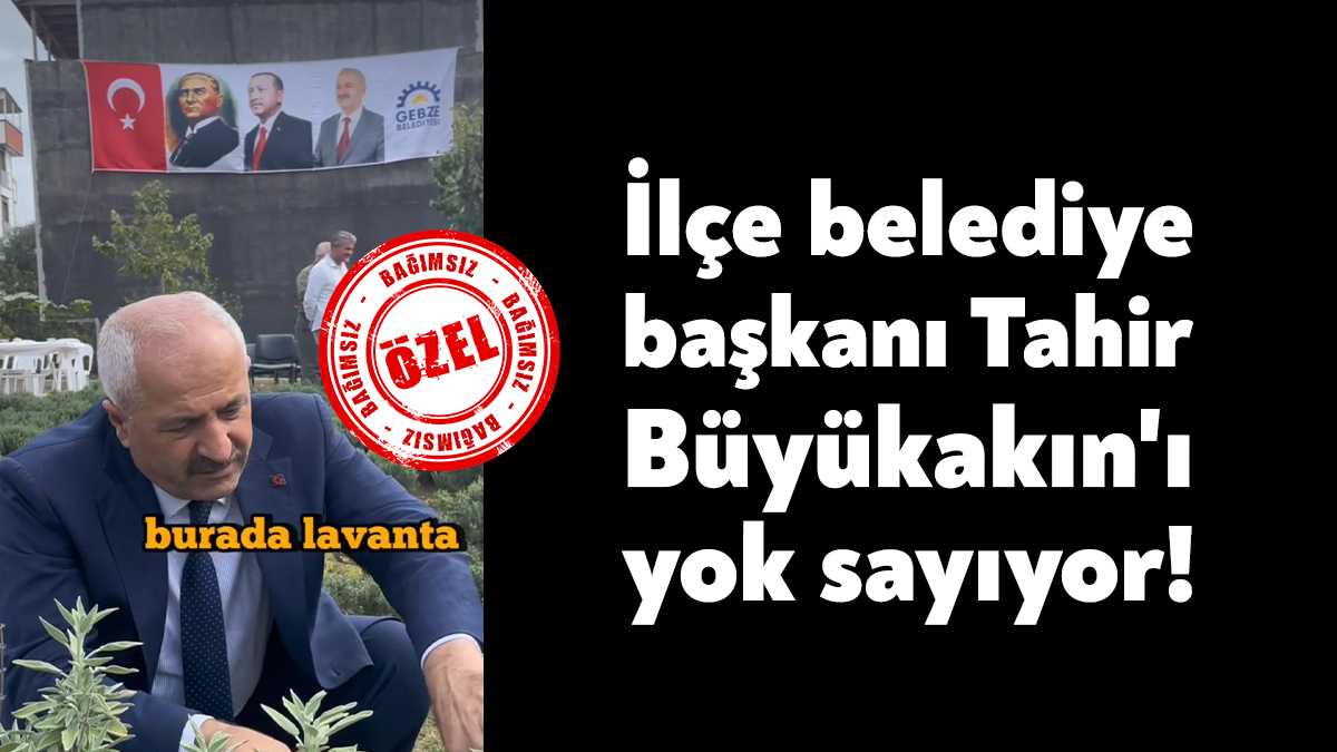 Gebze Belediyesi'ni yöneten Zinnur Büyükgöz açılışlarında, programlarında hazırlattığı özel bayrak