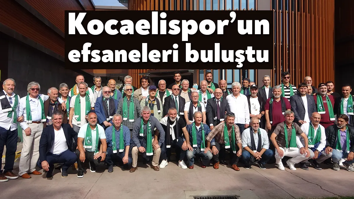 Kocaelispor Başkanı Engin Koyun, yeşil-siyahlı kulübün eski futbolcularıyla bir