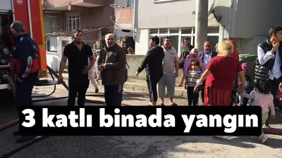 Kocaeli’nin Körfez ilçesinde 3 katlı binanın 3’üncü katında yangın çıktı.