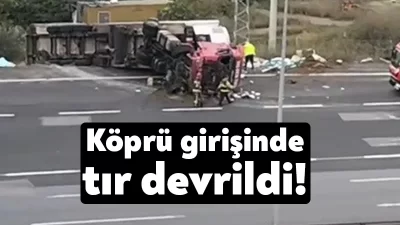 Osmangazi Köprüsü girişinde hafifi ticari araçla çarpışan tır devrildi.