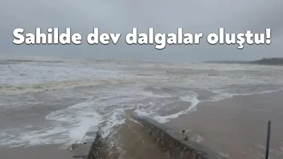 Kocaeli'nin Kandıra ilçesinde etkili olan kuvvetli fırtına sebebiyle sahilde dev