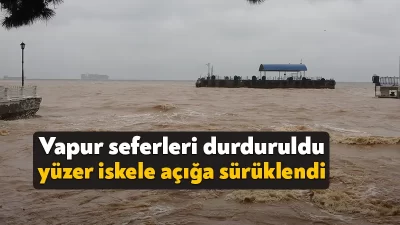 Kocaeli'de kuvvetli fırtına sebebiyle Hereke Vapur İskelesi'ndeki yolcu aktarmasında kullanılan