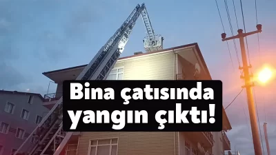 Kocaeli’nin Körfez ilçesinde 4 katlı binanın çatısında çıkan yangın itfaiye