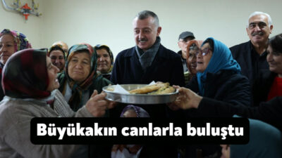 Kocaeli Büyükşehir Belediye Başkanı Tahir Büyükakın, İzmit Balören Cemevi’nde vatandaşlarla