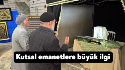 Dilovası'na getirilen Sakal-ı Şerif ve kutsal emanetler vatandaşlardan büyük ilgi