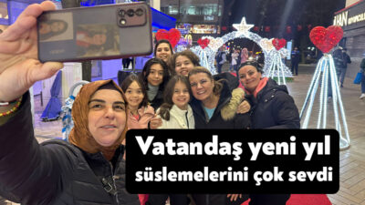 Başkan Hürriyet Fethiye caddesindeki yılbaşı süslerini ve belediye önündeki yılbaşı