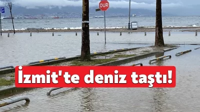 Kocaeli'nin İzmit ilçesinde etkili olan kuvvetli fırtına sebebiyle deniz taştı,