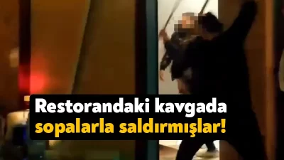 Kocaeli'nin Kartepe ilçesinde restoranda çıkan kavga anı kameraya yansıdı. Görüntüde