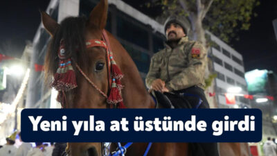 Kocaeli'de 2024'e 'merhaba' diyen vatandaşlar renkli görüntüler oluşturdu. Kimi vatandaşlar