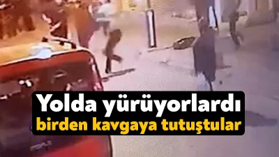 Kocaeli'nin Gebze ilçesinde yolda yürüdükleri sırada tartışan gençlerin kavga ettiği