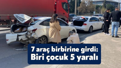 Kocaeli D100 Karayolu'nda 7 aracın karıştığı zincirleme trafik kazasında biri