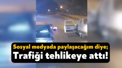 Kocaeli'nin Çayırova ilçesinde iki otomobilin yaptıkları 'pes' dedirtti. Trafiği kesen