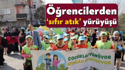 Gebze'de ilkokul öğrencileri "sıfır atık" farkındalığı için yürüdü. Pankartlarla yürüyen