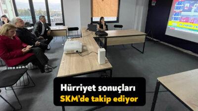İzmit Belediye Başkanı Fatma Kaplan Hürriyet seçim sonuçlarını SKM binasında