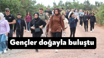 Kocaeli Üniversitesi öğrencileri Üçgaziler Mahallesi'nde doğa yürüyüşü gerçekleştirdi.