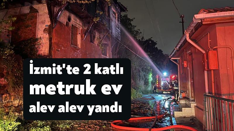 İzmit’te 2 katlı metruk ev alev alev yandı
