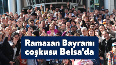 İzmit Belediyesi ev sahipliğinde Belediye Meydanı’nda halk bayramlaşması gerçekleşti. Programda