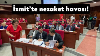İzmit Belediye Meclisi’nde konuşan Ak Parti Grup Başkan Vekili Aykut