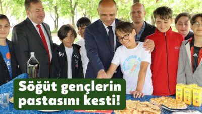 23 Nisan törenleri sonrasında Yarımca sahilinde dolaşan Körfez Belediye Başkanı