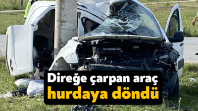 Kocaeli'nin Kandıra ilçesinde sürücüsünün direksiyon hakimiyetini kaybettiği hafif ticari araç