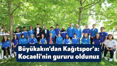 Kağıtsporlu gençlerle bir araya gelen Kocaeli Büyükşehir Belediye Başkanı Tahir