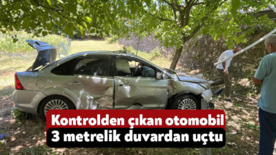 Kocaeli'nin İzmit ilçesinde sürücüsünün direksiyon hakimiyetini kaybettiği otomobil 3 metre