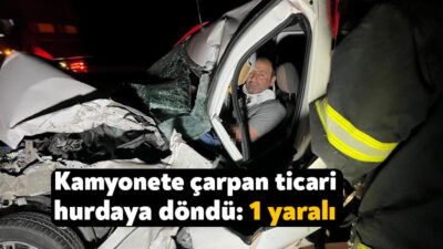 TEM Otoyolu'nun Kocaeli geçişinde hafif ticari araç kamyonete arkadan çarptı.
