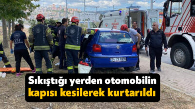 Kocaeli'nin İzmit ilçesinde kazanın ardından sürüklenen otomobilde mahsur kalan kadın,
