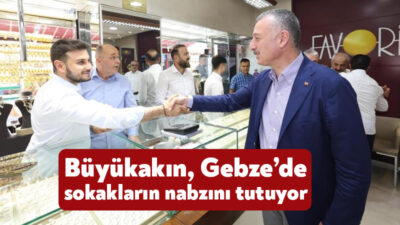 Kocaeli Büyükşehir Belediye Başkanı Tahir Büyükakın, Gebze sokaklarında esnaf ve