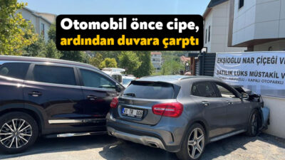 Kocaeli'nin Darıca ilçesinde seyir halindeki otomobil önce cipe, ardından savrularak