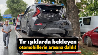 Kocaeli'nin Gölcük ilçesinde yağış sebebiyle duramayan tır, trafik ışıklarında bekleyen