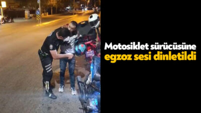 Kocaeli'nin Darıca ilçesinde trafik polisi, gürültülü egzoz sebebiyle durdurulan ve