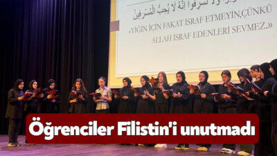Başiskele'de düzenlenen yaz spor okullarının kapanış programında Türkiye ve Filistin