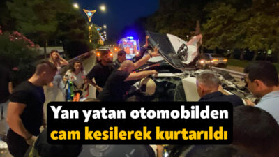 Kocaeli'nin İzmit ilçesinde hafif ticari araç ile çarpışan otomobil
