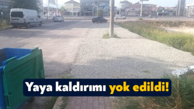 Kartepe’de yol üstünde bulunan yaya kaldırımları kaldırıldı.