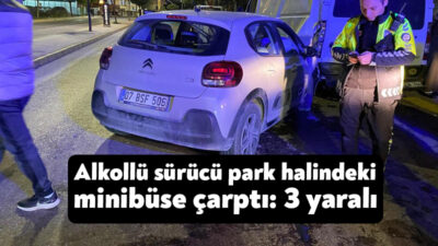 Kocaeli'nin Körfez ilçesinde alkollü sürücünün kullandığı otomobil park halindeki minibüse