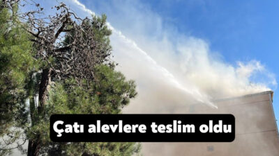 Kocaeli'nin Gebze ilçesinde 4 katlı binanın çatısında çıkan yangın