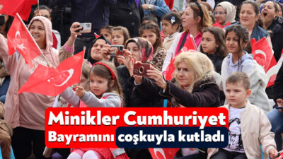 Büyükşehir’in organize ettiği 29 Ekim Cumhuriyet Bayramı etkinlikleri kapsamında çocuklar,