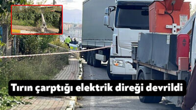 Kocaeli'nin Gebze ilçesinde tırın çarptığı elektrik direği devirildi. Kazada yaralanan
