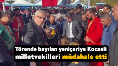 Kocaeli’de valilik önünde Cumhuriyet Bayramı için düzenlenen tören sırasında yeniçeri
