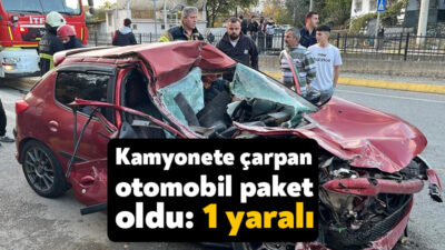 Kocaeli'nin Gebze ilçesinde otomobilin park halindeki kamyonete çarpması neticesinde meydana