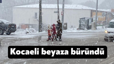 Kocaeli'de lapa lapa yağan kar sebebiyle kentin birçok bölgesi beyaza