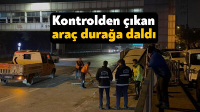Kocaeli'nin İzmit ilçesi D100 Karayolu'nda kontrolden çıkan hafif ticari araç