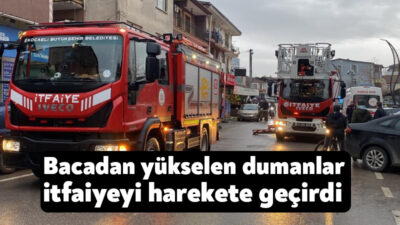 Kocaeli’nin Kartepe ilçesinde 4 katlı binanın çatısından yükselen dumanlar itfaiye