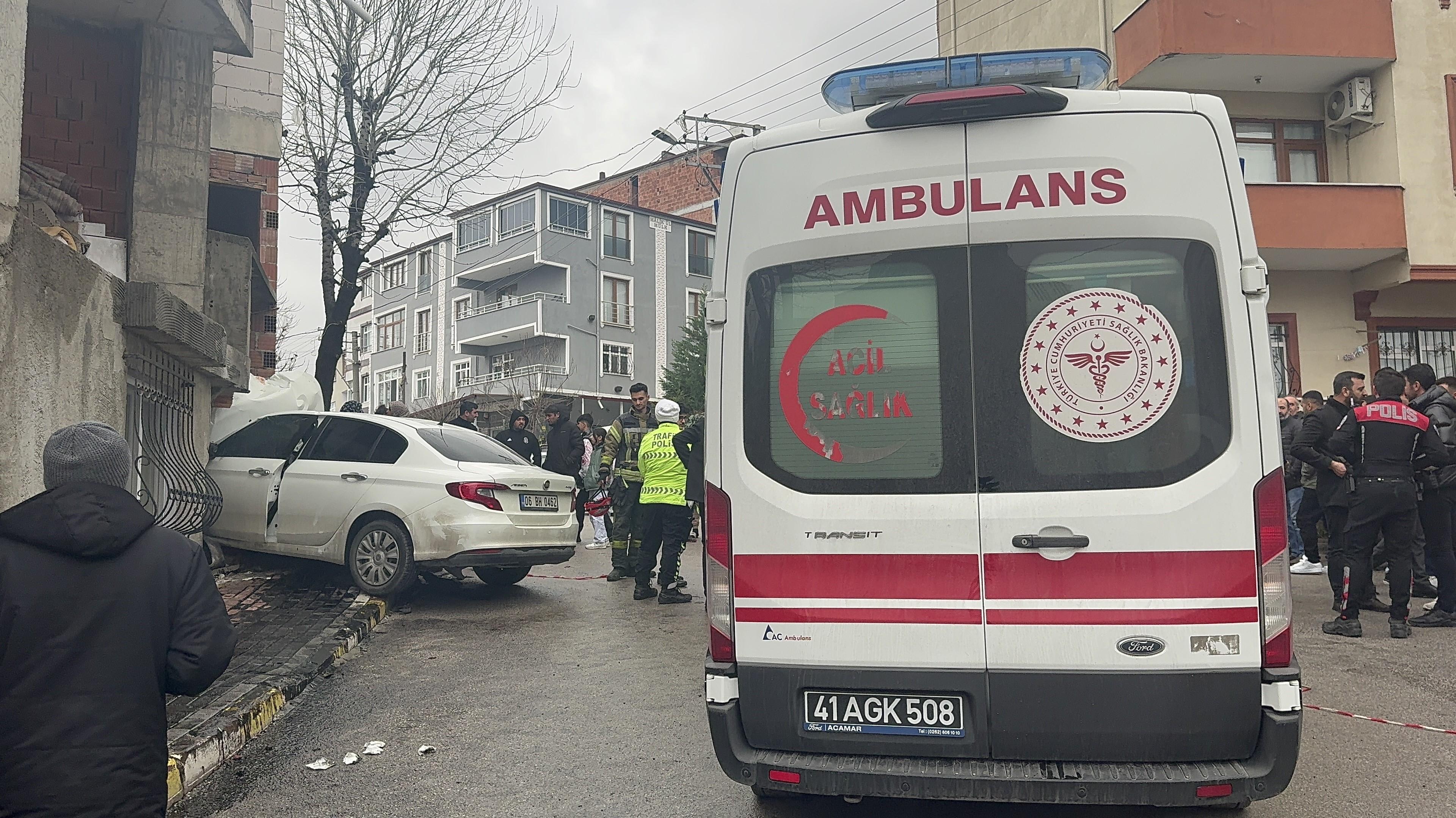 Freni bosalan otomobil binanin duvarina carpti9