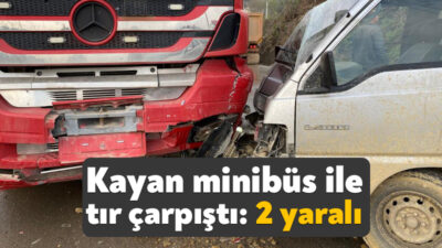 Kocaeli'nin İzmit ilçesinde yolun ıslak olması sebebiyle kayan minibüs, karşı
