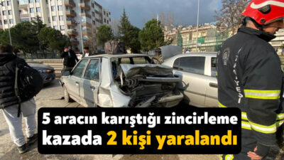 Kocaeli'nin İzmit ilçesinde trafiğin yavaşlaması neticesinde 5 aracın karıştığı zincirleme