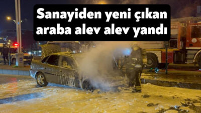 Kocaeli'nin İzmit ilçesinde seyir halinde olan bir otomobil alev topuna