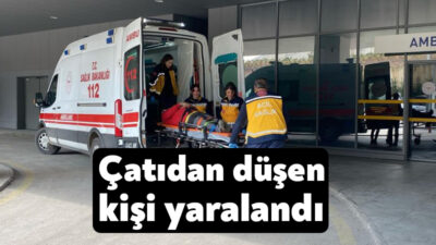 Kocaeli'nin İzmit ilçesinde 3 metre yüksekliğindeki çatıdan düşen kişi yaralandı.